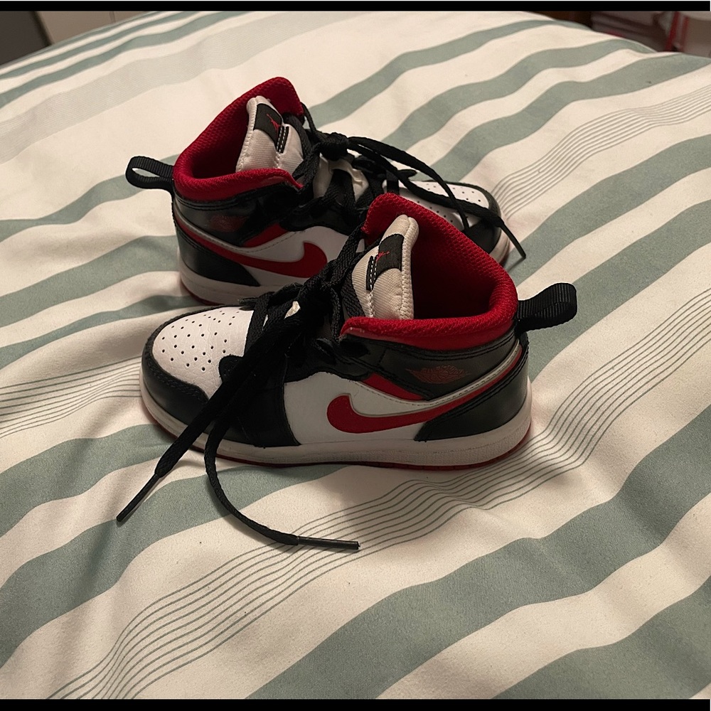 Jordan 1 Mid Gym Red Black White (TD)